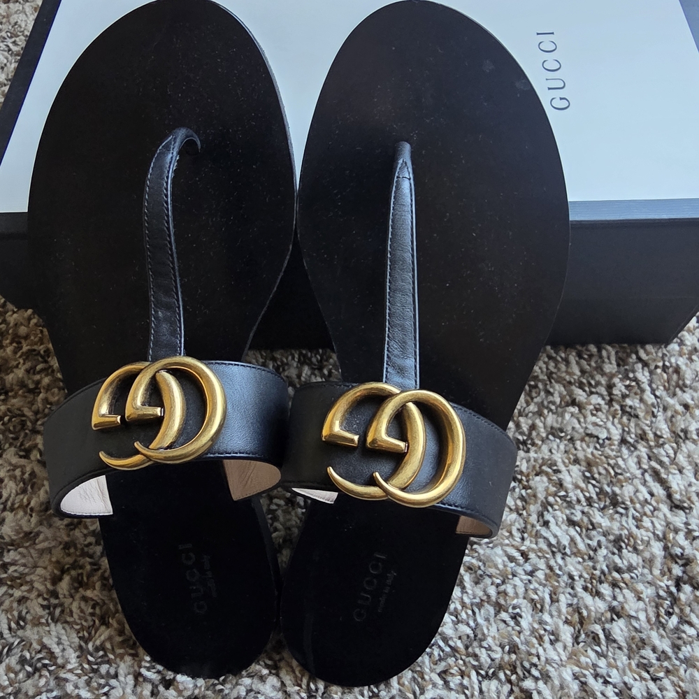 Gucci Women's Black Sandals with Gold Accent